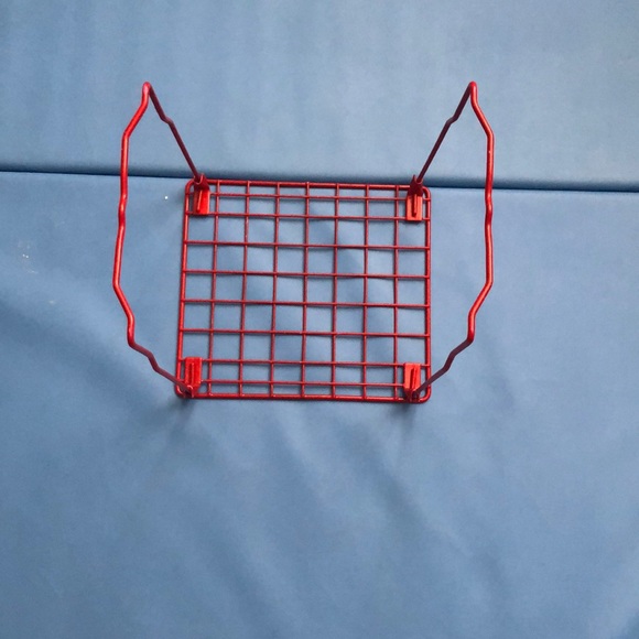 Red locker shelf - Picture 3 of 4